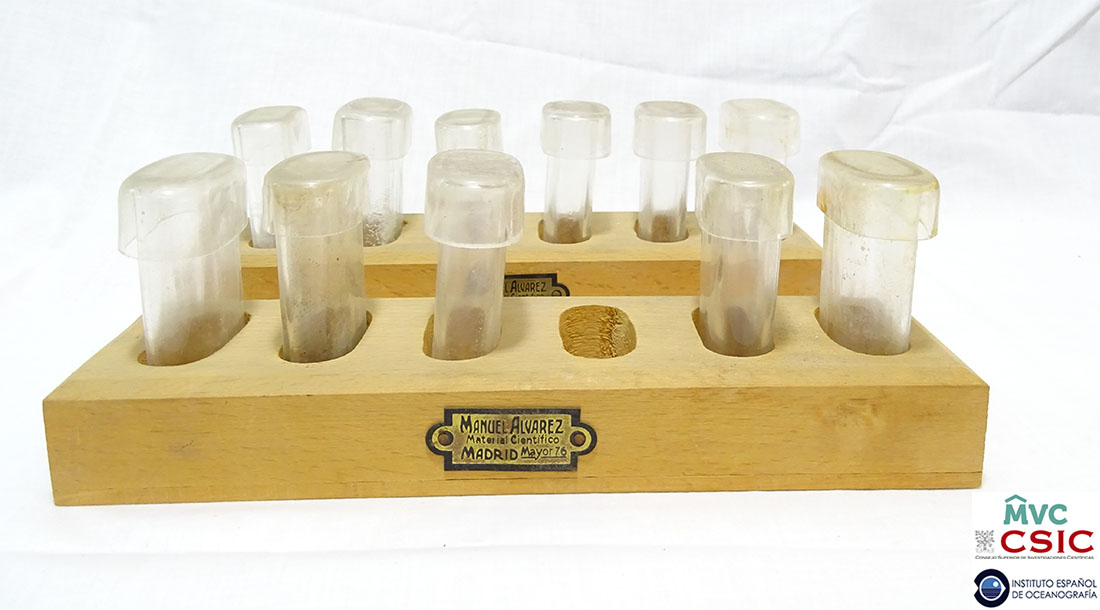 Frascos para muestras. Patrimonio histórico del CSIC.