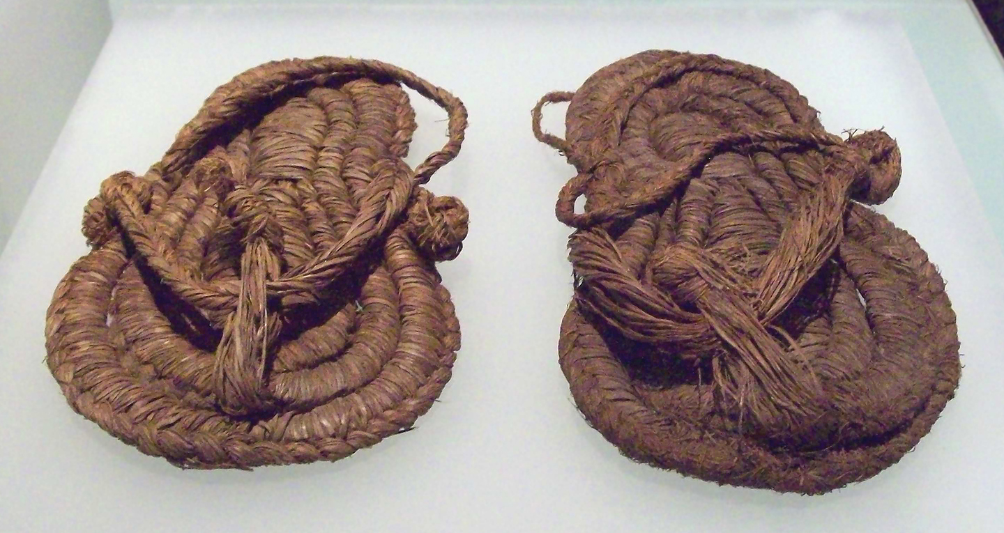 Sandalias de esparto del Neolítico medio (5200/4800 a.C.), Cueva de los Murciélagos en Albuñol, Andalucía
